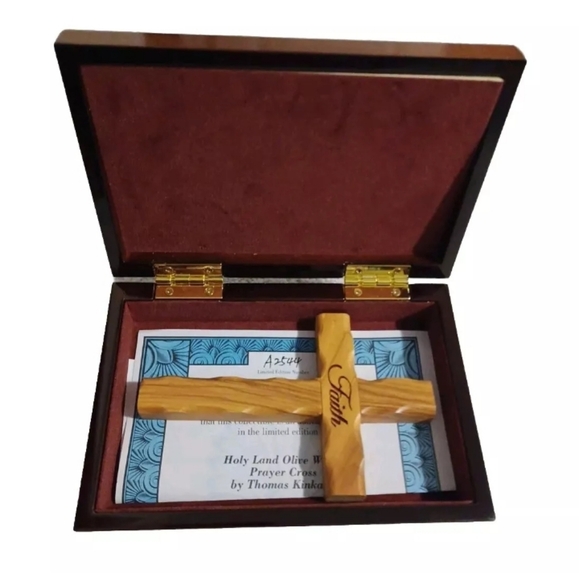 The Bradford Exchange Thomas Kinkade Holy Land Olive Wood Prayer Cross Keepsake - Picture 8 of 8